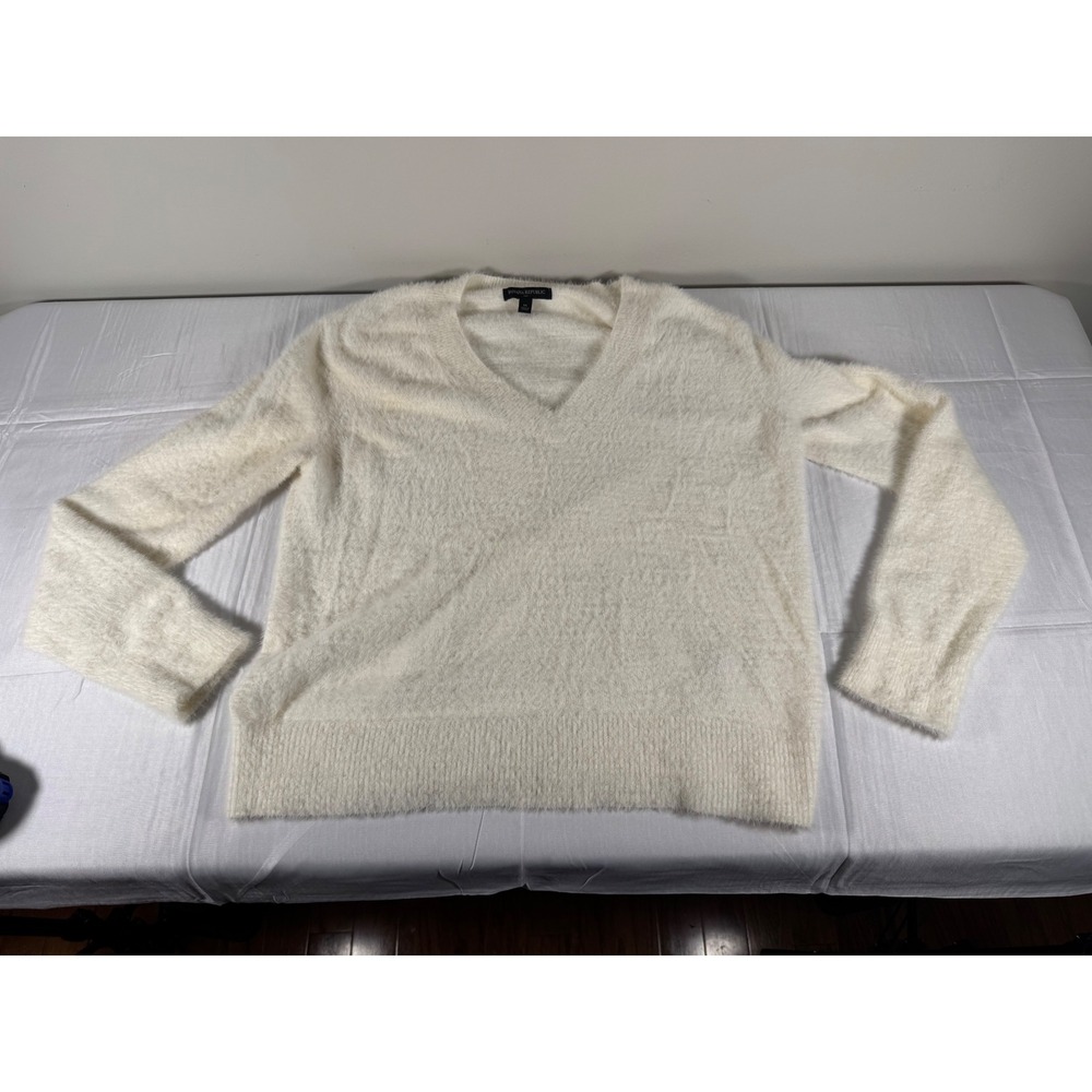 Banana Republic Womens Cream Fuzzy Eyelash Knit V-Neck Sweater Size Medium